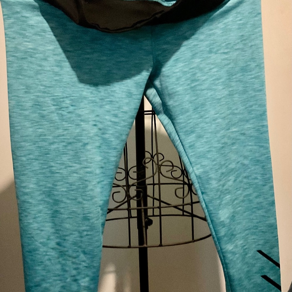 INFINITY LEGGINGS   SIZE MEDIUM